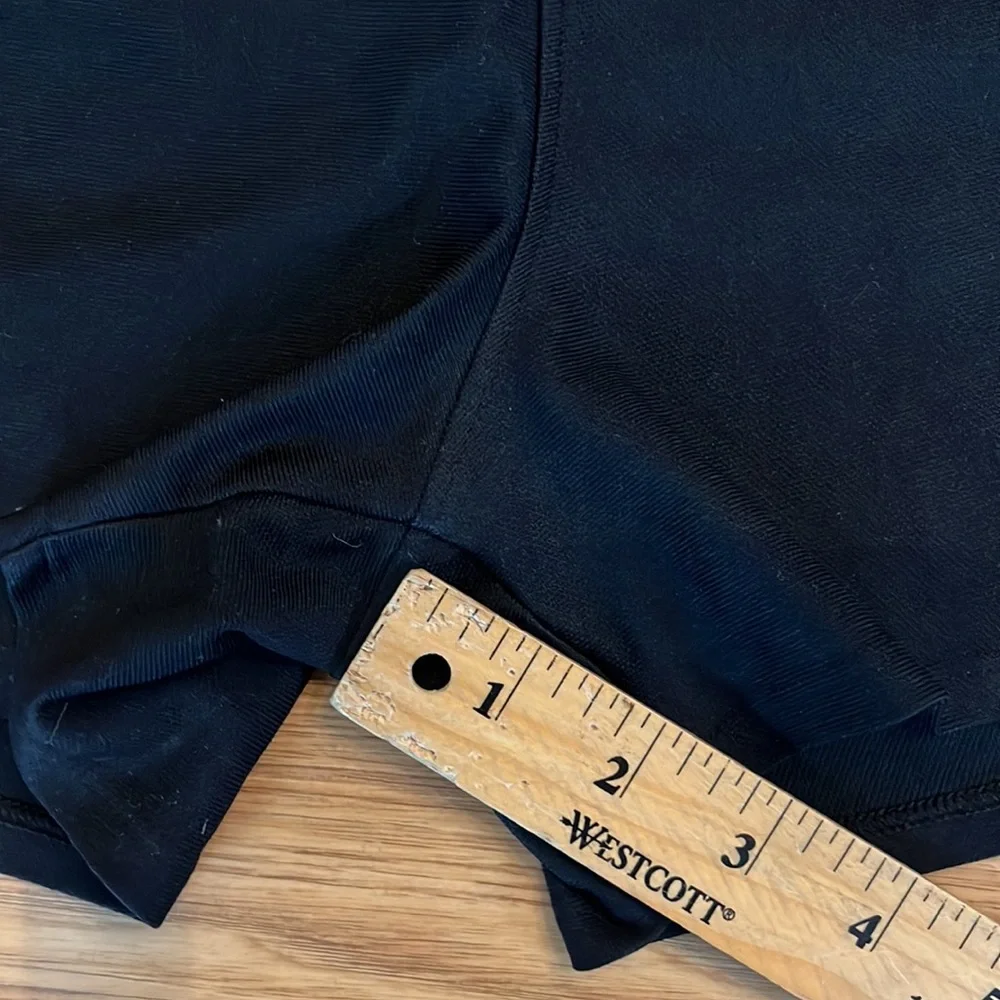 Under Armour Shorts Size Medium. Check Measurements